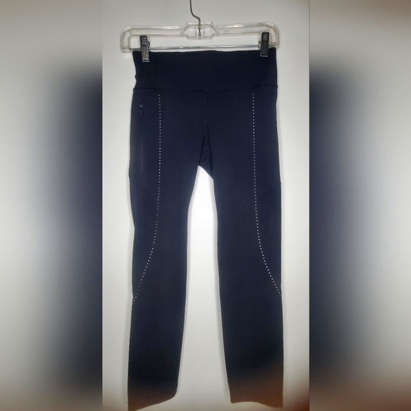 lululemon athletica Size 4 Align Black Athletic Pants - Picture 3 of 9